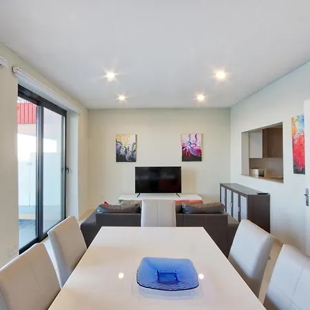 Seafront 3br - Opposite - Ac & Wifi By 360 Estates Lägenhet