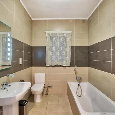Seafront 3br - Opposite - Ac & Wifi By 360 Estates Sliema